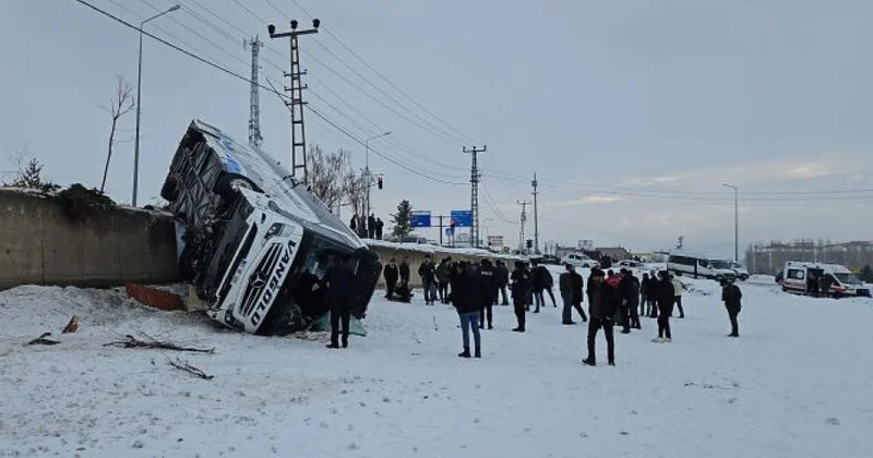В турецкой провинции Агры в ДТП с автобусом ранены 16 человек