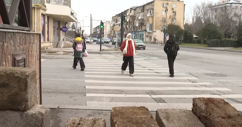 Бакинский ресторан обокрал пешеходов Пристройка на тротуаре / ФОТО / ВИДЕОФАКТЫ