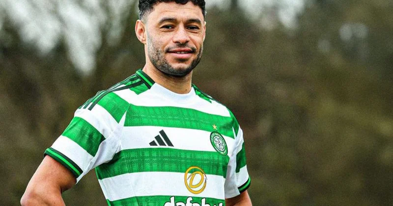 “Arsenal” və “Liverpul”un sabiq futbolçusu Oksleyd Çemberlen “Seltik”ə keçib