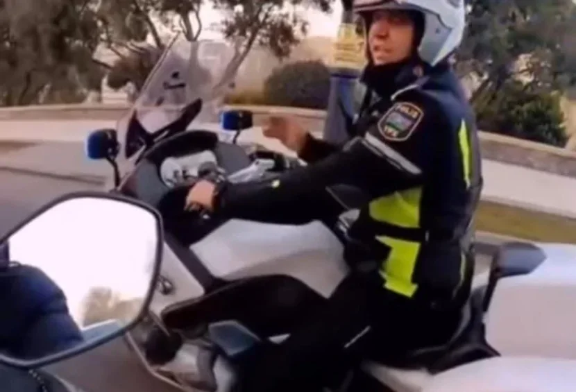 Səni qoruya heç nə yoxdur ehtiyyatlı ol Polisdən motosiklet sürücüsünə məsləhət