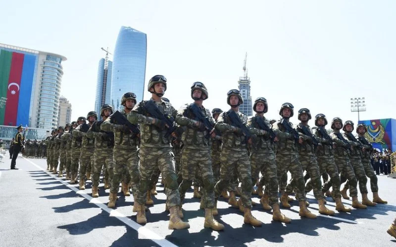 Hərbi xidmətdən ehtiyata buraxılanların geyim formalarını daşıya biləcəyi günlərlə bağlı dəyişiklik I oxunuşda qəbul edilib