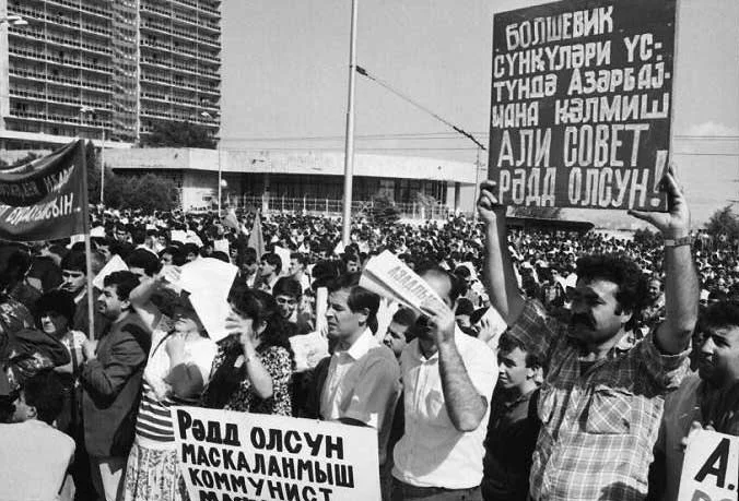 “Mitinq iştirakçıları qışqırırdı ki, Prezident istefa verməsə, içəridəkilərə də divan tutacaqlar...”