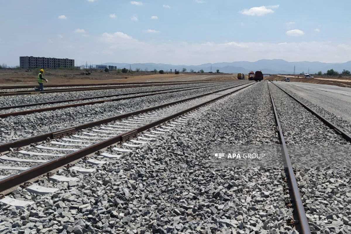 Dəmiryol keçidlərindən keçmə qaydalarını pozan sürücülərə qarşı sanksiyalar sərtləşdirilir