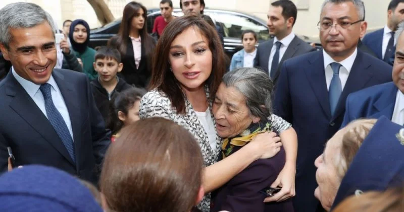 Azərbaycan qadını gözəllik və fədakarlıq rəmzi