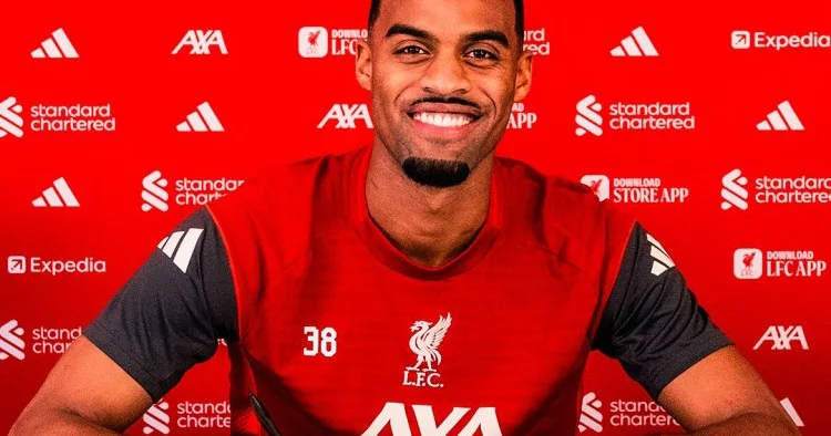 Liverpul Niderland millisinin üzvü ilə müqavilə imzaladı