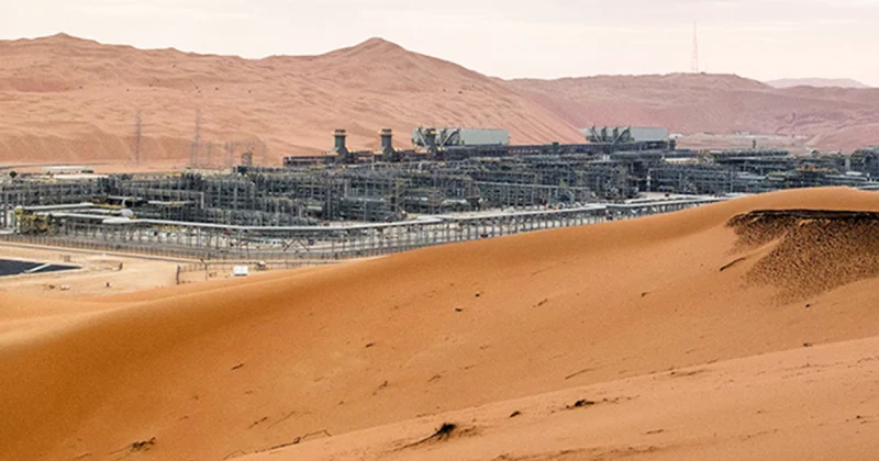 Иранские беспилотники летели к нефтяному месторождению