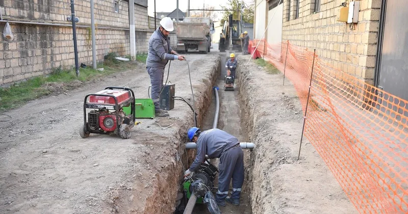 Elnarədən sonra bu məşhur müğənni də kəndinə SU ÇƏKDİRDİ FOTO