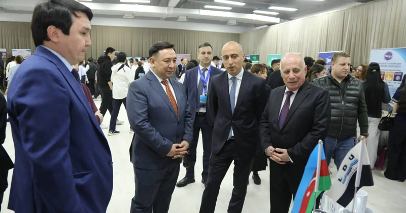 Эмин Амруллаев ознакомился с выставкой Study in Azerbaijan в Казахстане