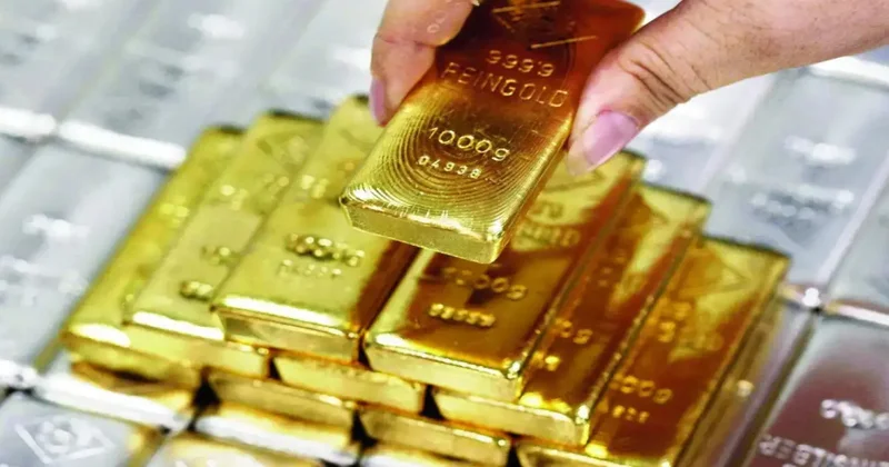 На мировом рынке цены на золото и серебро снизились