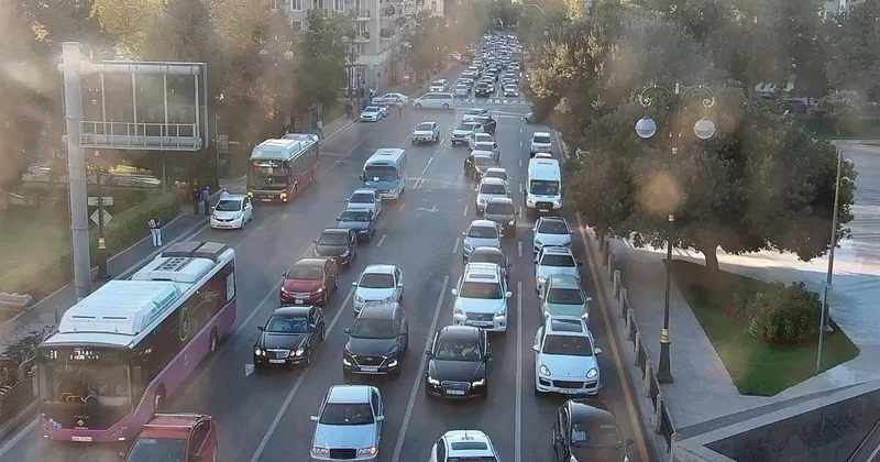 Tıxacın həlli yeni yollar deyil, ictimai nəqliyyatdır Ekspert şərhi