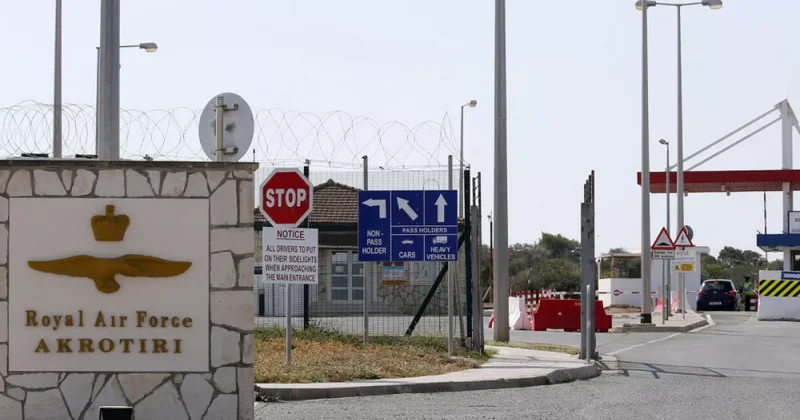 Euractiv: Кипр планирует заключить с Британией новый договор по военным базам