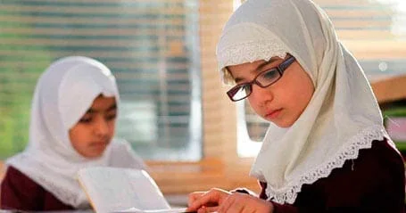“Bir hicab bəhanəsi ilə qız uşaqlarını təhsildən yayındırırlar”