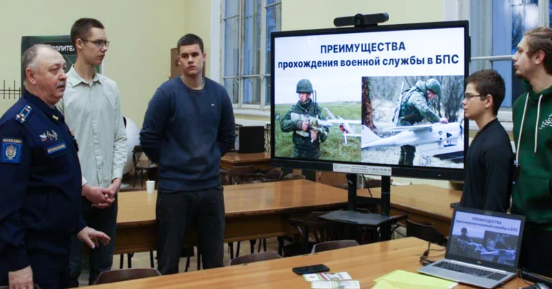 Российская армия смогла набрать только двоечников