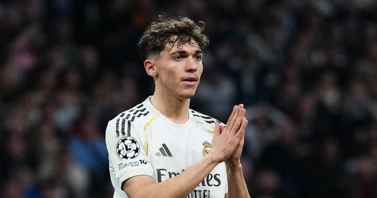 Real ın 18 yaşlı futbolçusu Raulu geridə qoydu 1/4 final matçında