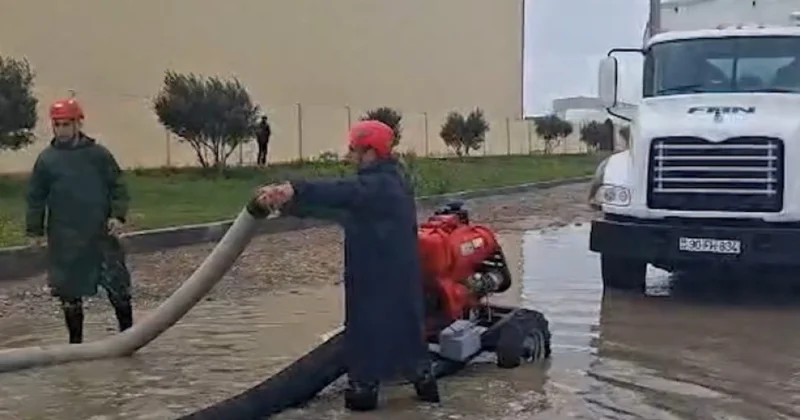 FHN: Yağışların fəsadlarının aradan qaldırılması işləri gecə saatlarında fasiləsiz olaraq davam etdirilib VİDEO