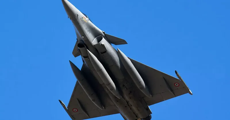 СМИ: Франция перебросила истребители к границам России