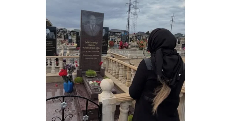 Atasının məzarı önündən FOTOsunu yaydı