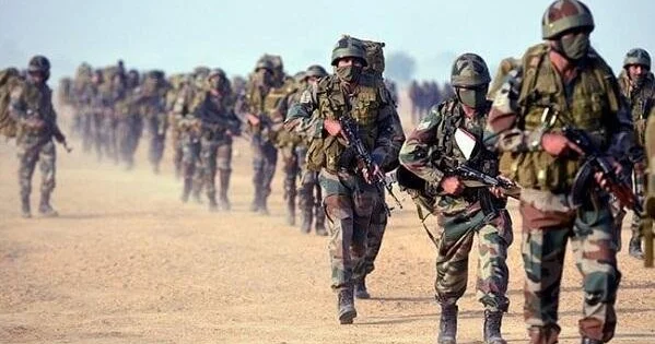 Hindistan ordusu Kəşmir xəttində ağ bayraq qaldırdı FOTO