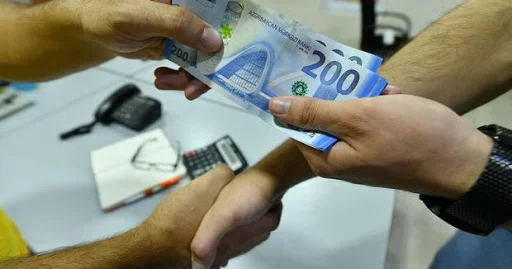 Vəzifəli şəxsi aldadıblar Oğlunu nazirliyə işə götürmək adıyla