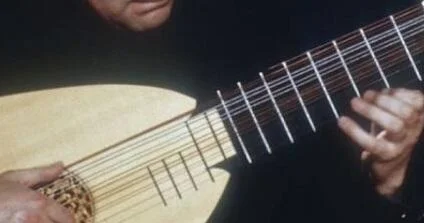 Gitara ifaçısı onunla toya getməyən müğənnini bıçaqladı