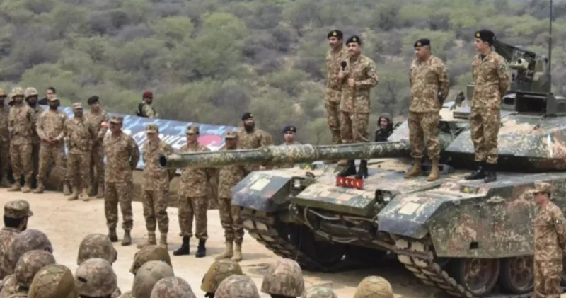 Hindistan 25 dəqiqə ərzində Pakistan hədəflərinə 24 raket atıb
