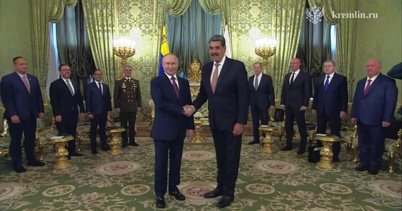 Putin Maduro ilə görüşdü VİDEO