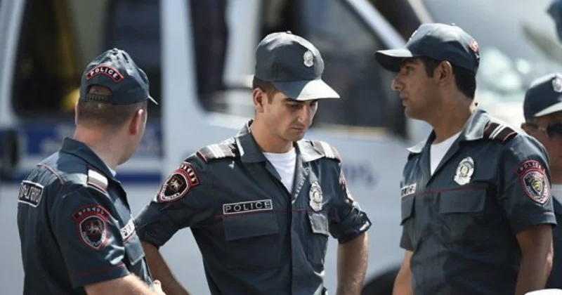 Ermənistanda polislər saxlanıldı