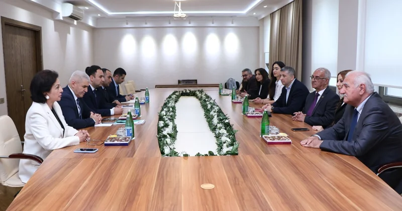 Elm və Təhsil Nazirliyi yanında İctimai Şuranın üzvləri AzMİU da tələbələrin təkliflərini dinləyiblər
