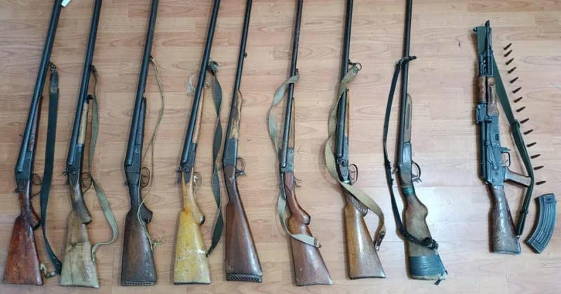 Sakinlərdən tapança, tüfəng götürüldü