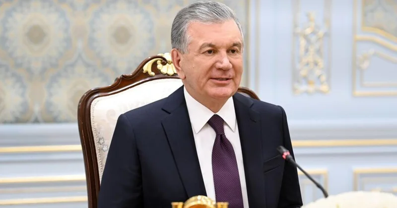 Президент Узбекистана обещает врачам хорошие зарплаты
