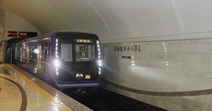 Metroda gecikmə yaranıb SƏRNİŞİNLƏR NARAZIDIR