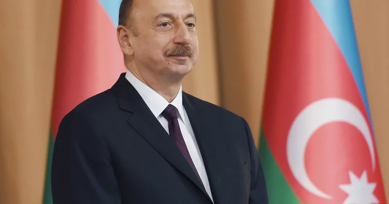 İlham Əliyev Azərbaycana dövlət səfərinə gələn To Lamı qarşılayıb