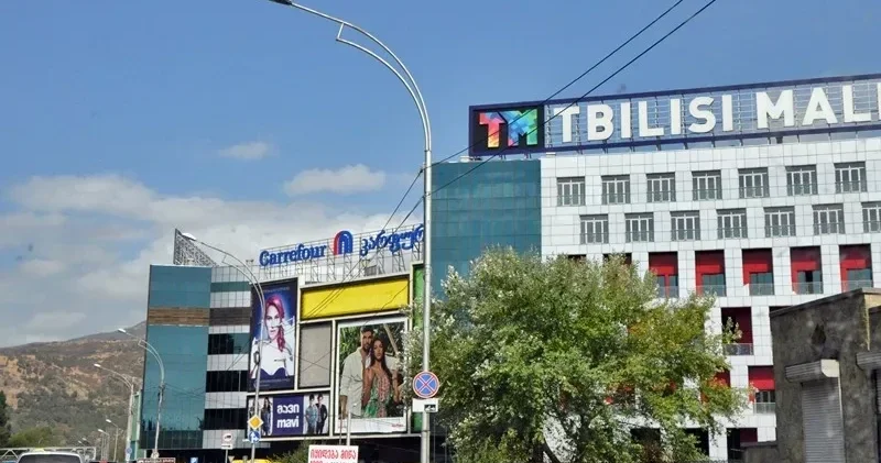 ABŞ ın Gürcüstandakı səfirliyi Tbilisidə üç ticarət mərkəzində partlayış təhlükəsi ilə bağlı bəyanat yayıb