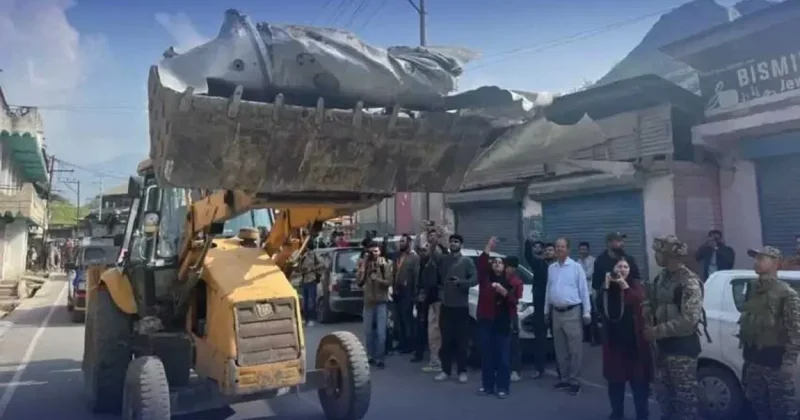 BBC: В Индии начали убирать обломки сбитых самолетов