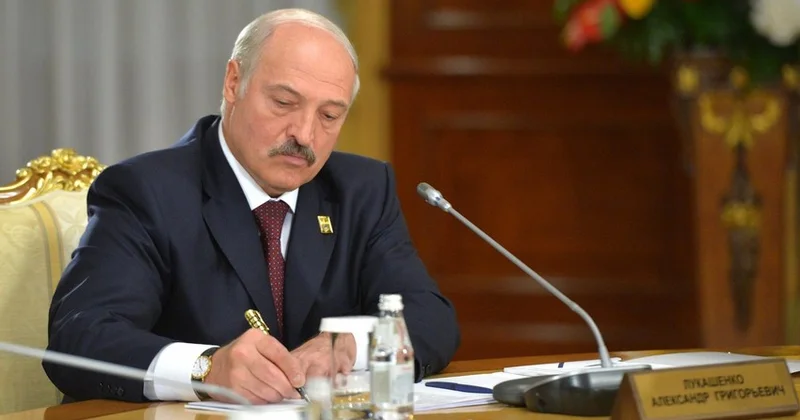 Lukaşenko 42 siyasi məhbusu əfv edib...