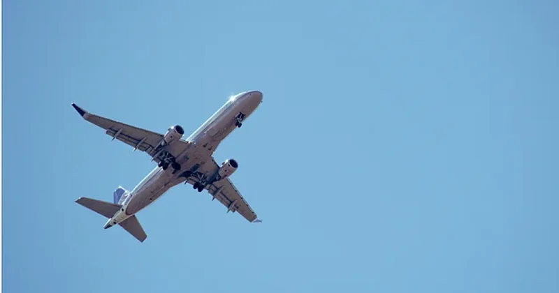 Hindistanda 200 dən çox uçuş ləğv edilib, 18 hava limanı isə müvəqqəti olaraq bağlanıb