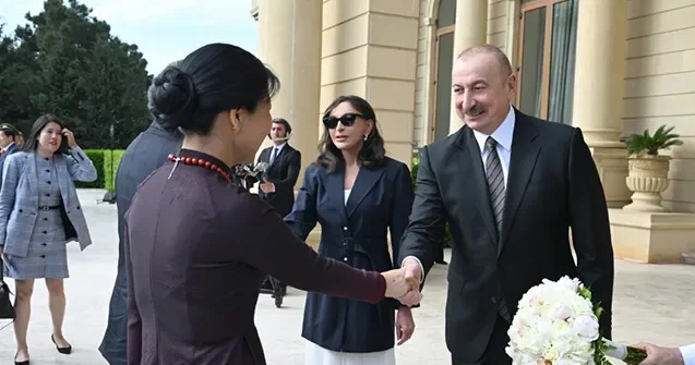 Prezident və xanımı rəsmi qonaqlarla “Gülüstan” sarayında