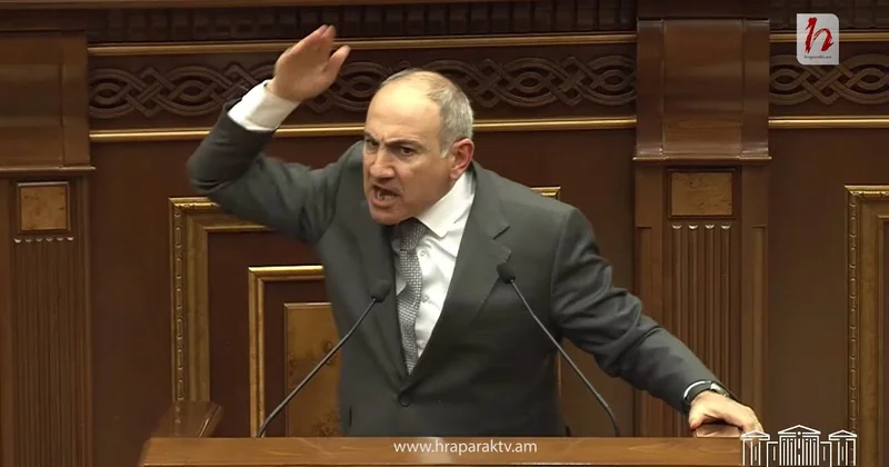 Ermənistan parlamentində dava: Paşinyan deputatı döymək istədi VİDEO