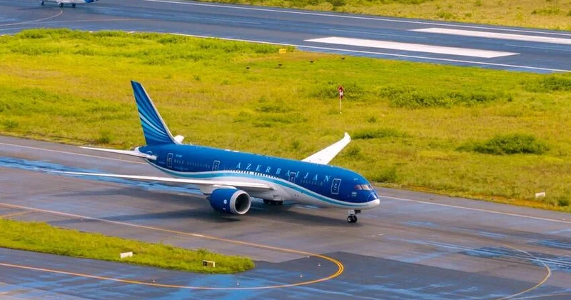 AZAL сообщает о задержке рейсов в Россию и переносе рейса в Индию