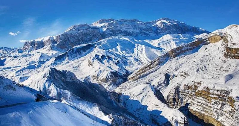 Şahdağa qar yağıb