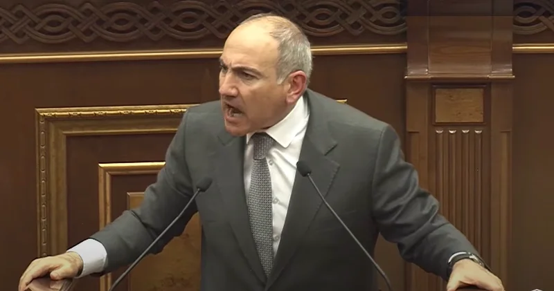 Parlamentdə səs küylü çıxış: Paşinyan əsəblərinə hakim ola bilmədi VİDEO