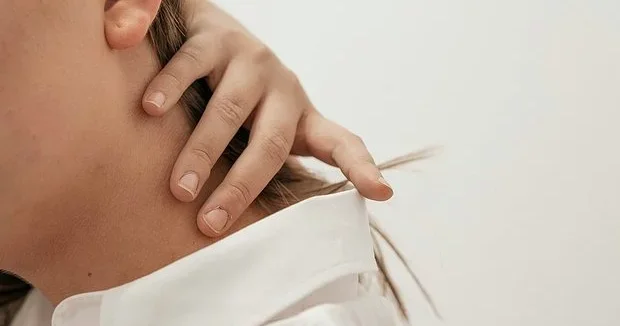 Bel və boyun ağrıları üçün ən yaxşı mövqe