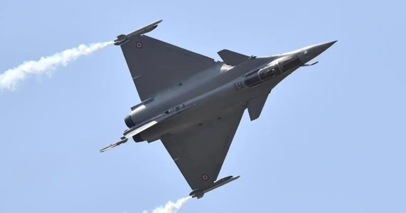 Pakistan ilki gerçəkləşdirdi: Döyüş şəraitində birinci dəfə Rafale qırıcısı vuruldu