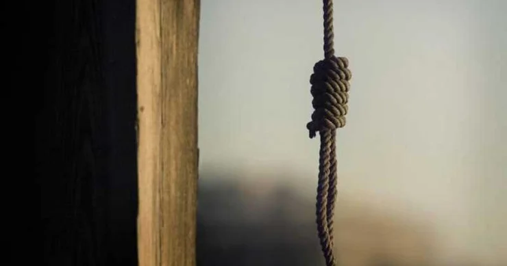 Sabirabadda kişi küçədə özünü asdı