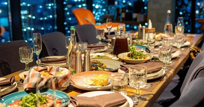Şok! Bakının məşhur restoranında insanlara at əti yedirirmişlər FOTOLAR