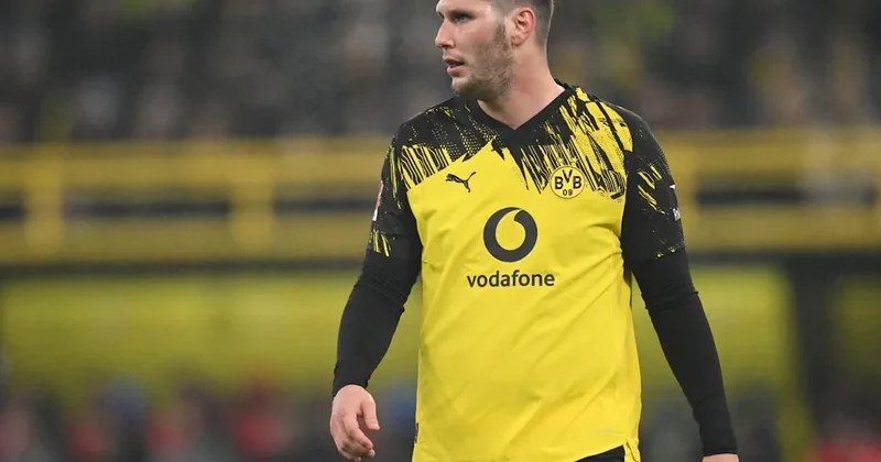 “Borussiya Dortmund”un futbolçusu 30 yaşında karyerasını bitirir