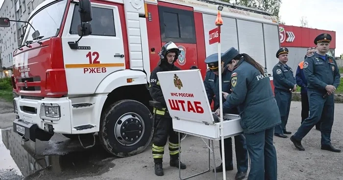 В российском Ржеве после атаки БПЛА повреждены жилые дома, эвакуированы 350 человек