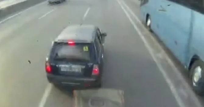 Bakı Sumqayıt yolunda təhlükəli anlar: “Naz Lifan” qəza şəraiti yaratdı