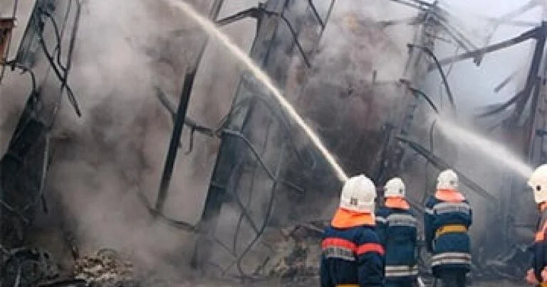 Rusiyanın nəhəng neft zavodu vurulub Permdə partlayışlar və hava həyəcanı
