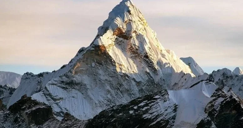 İllərdir səhv bilirmişik Dünyanın ən hündür dağı Everest deyilmiş